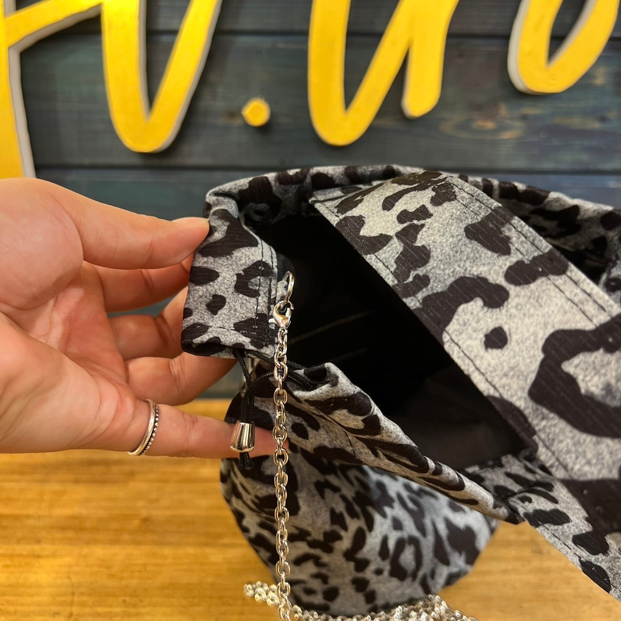 Bucket bag