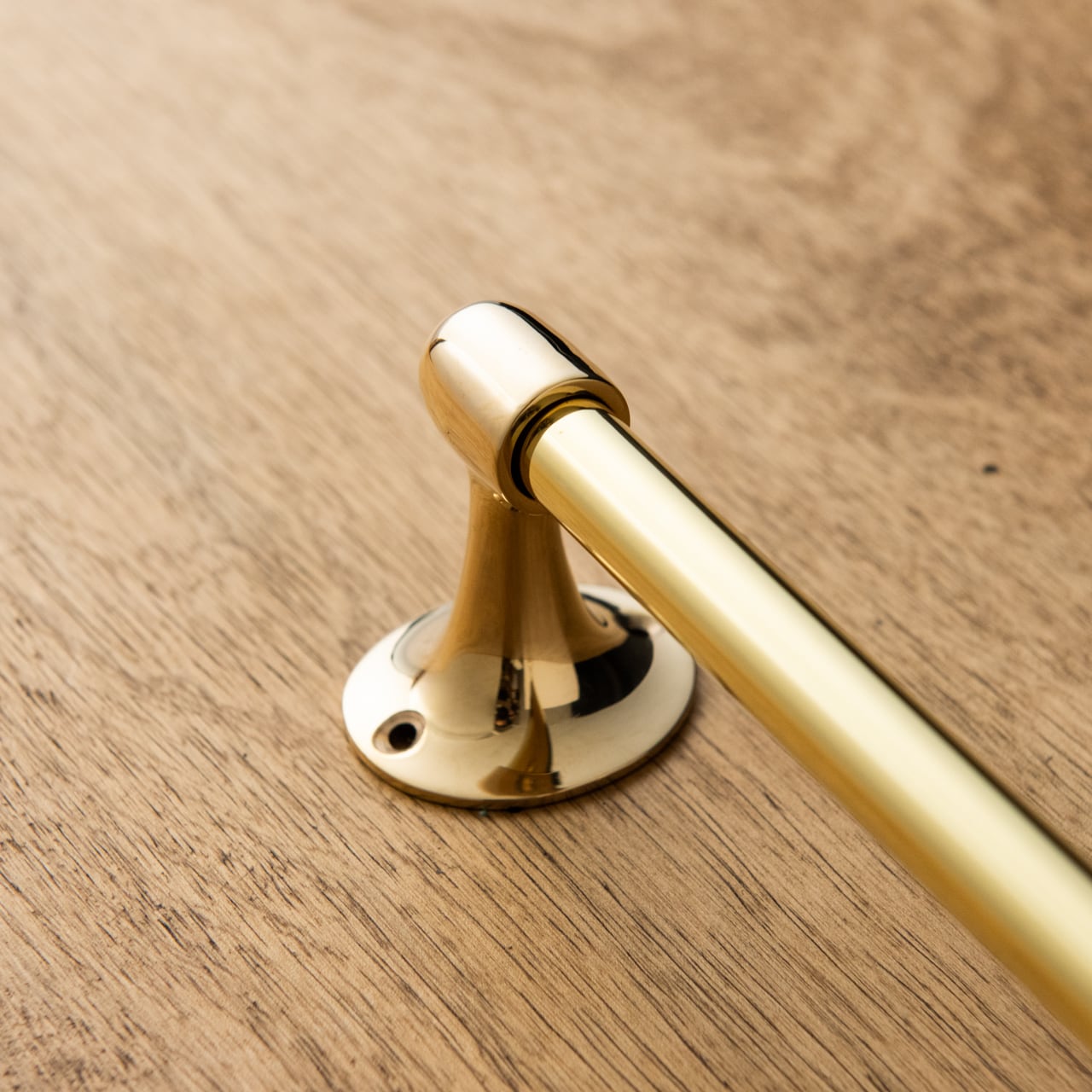 Q TOWEL BAR