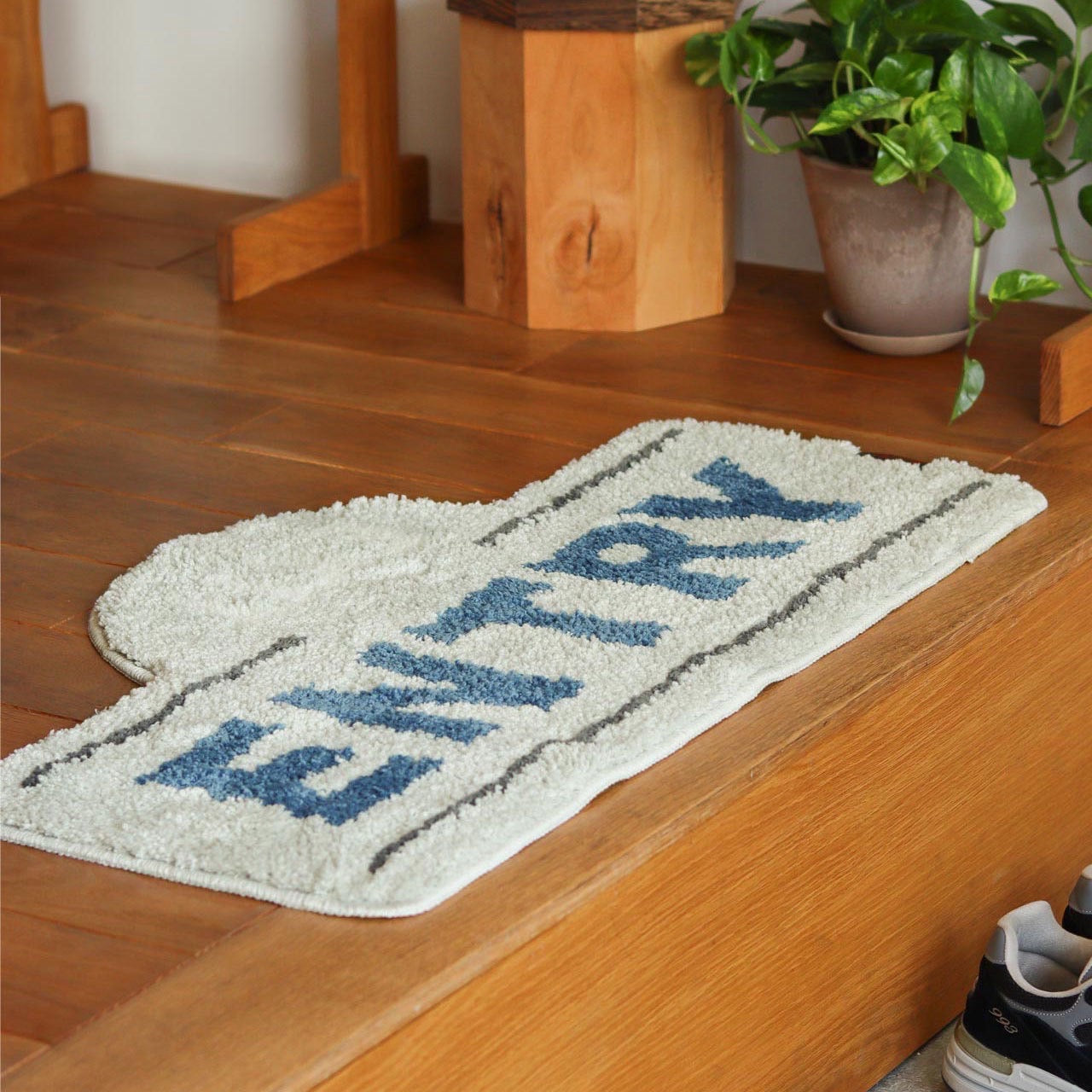 TUFTY LUMINOUS MAT