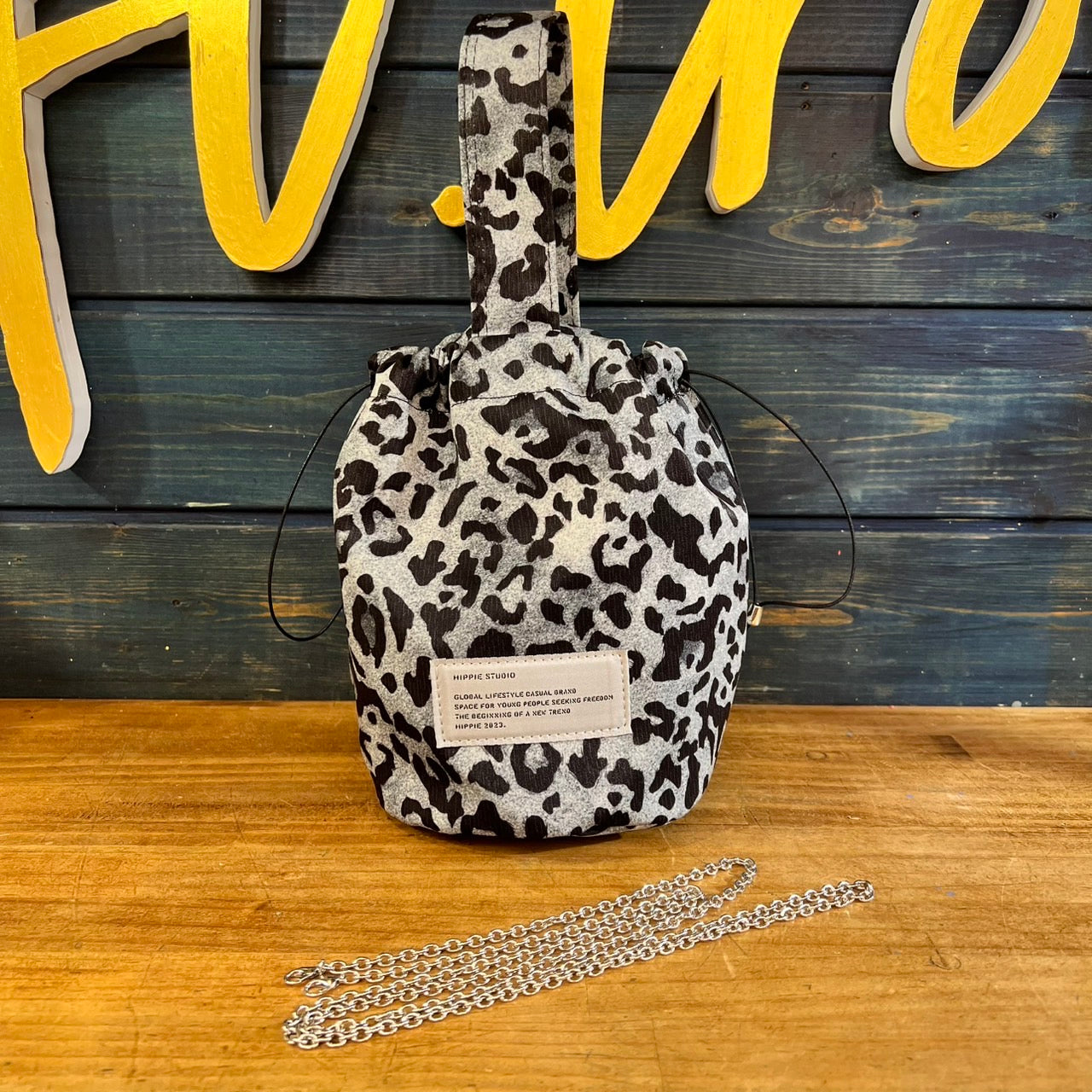 Bucket bag