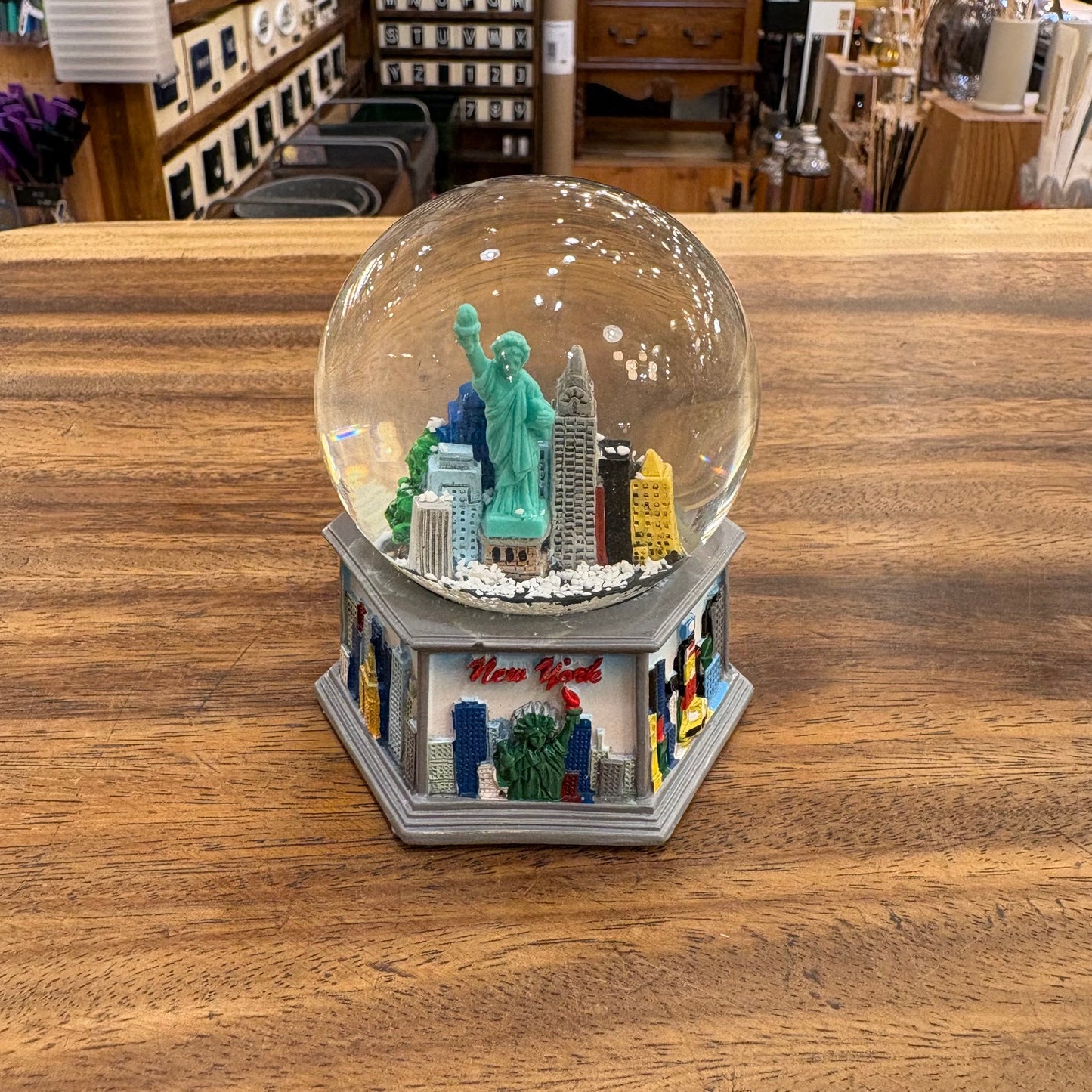 SOUVENIR SNOW GLOBE