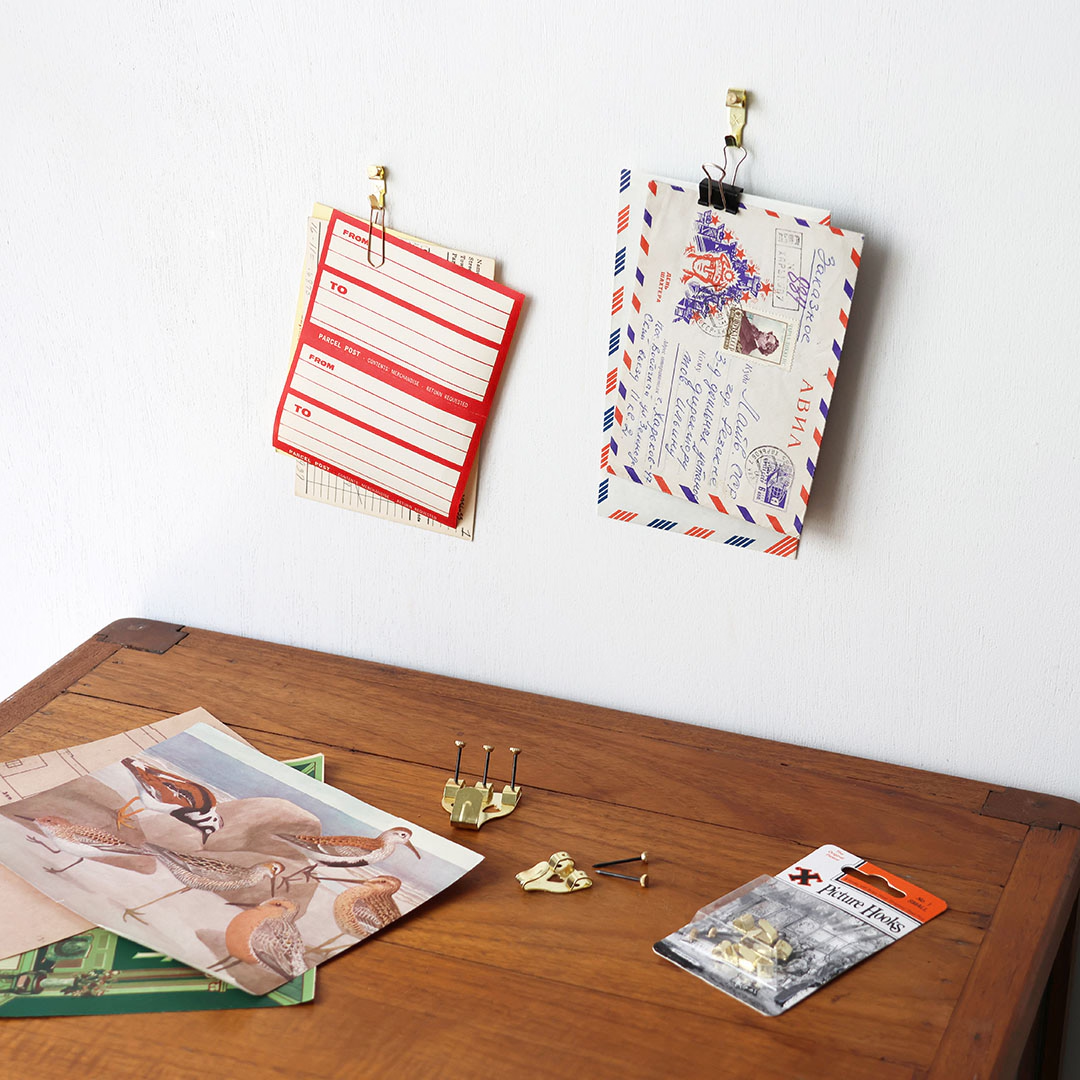 X Picture Hooks