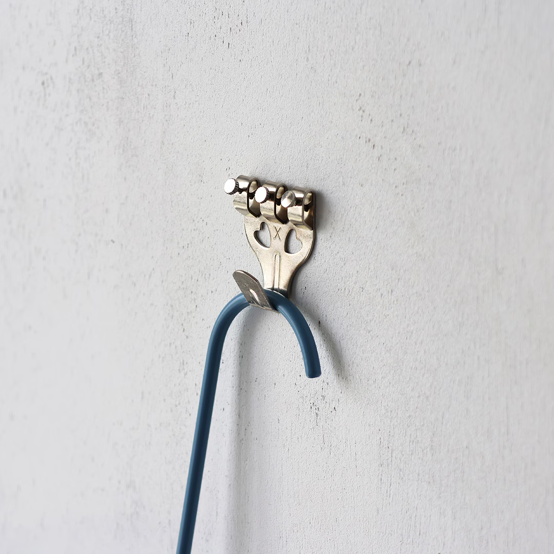 X Picture Hooks