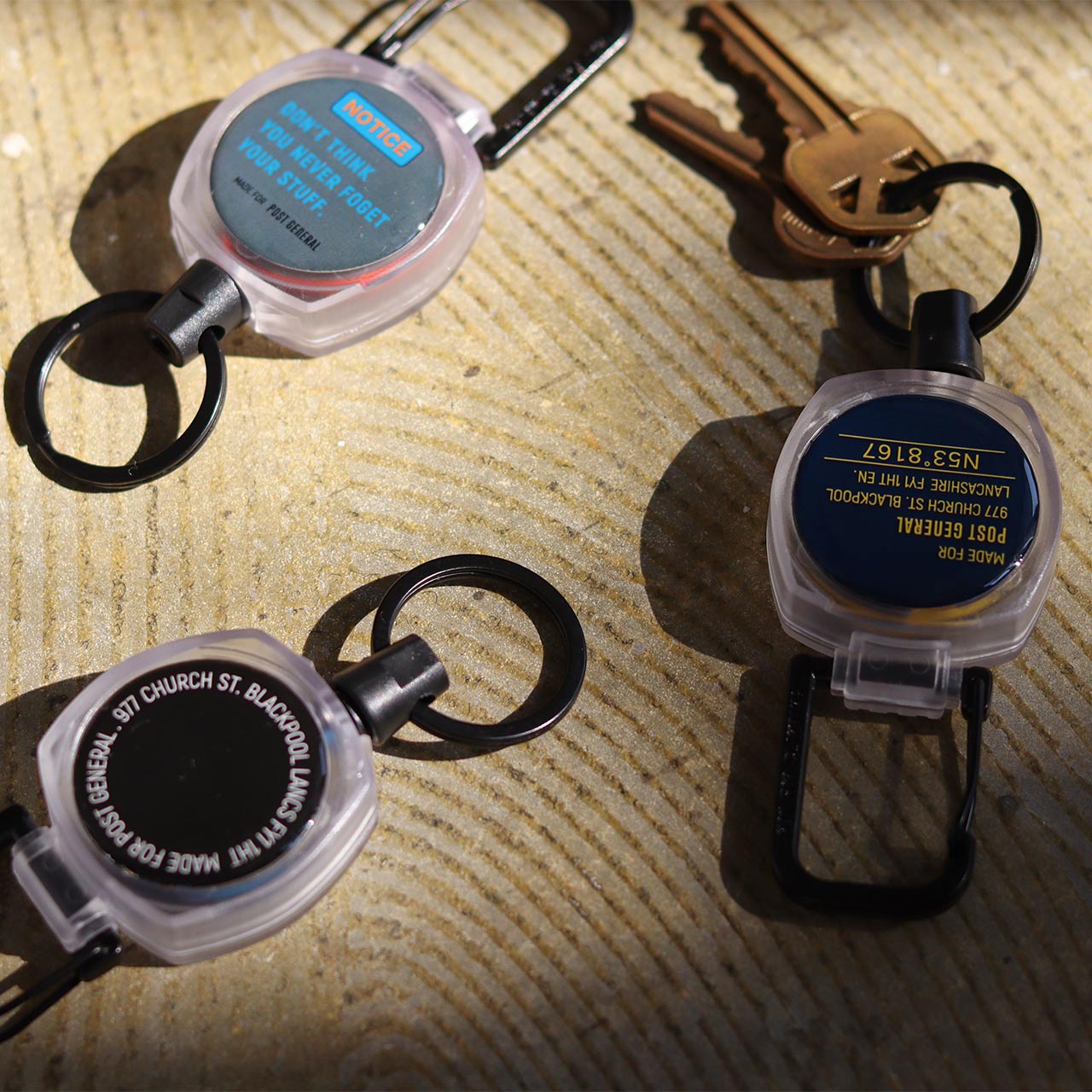 COLOR CORD REEL KEY HOLDER