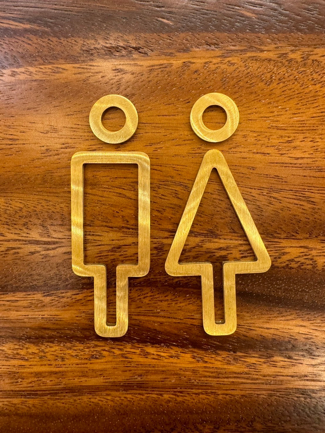 toilet line sign plate