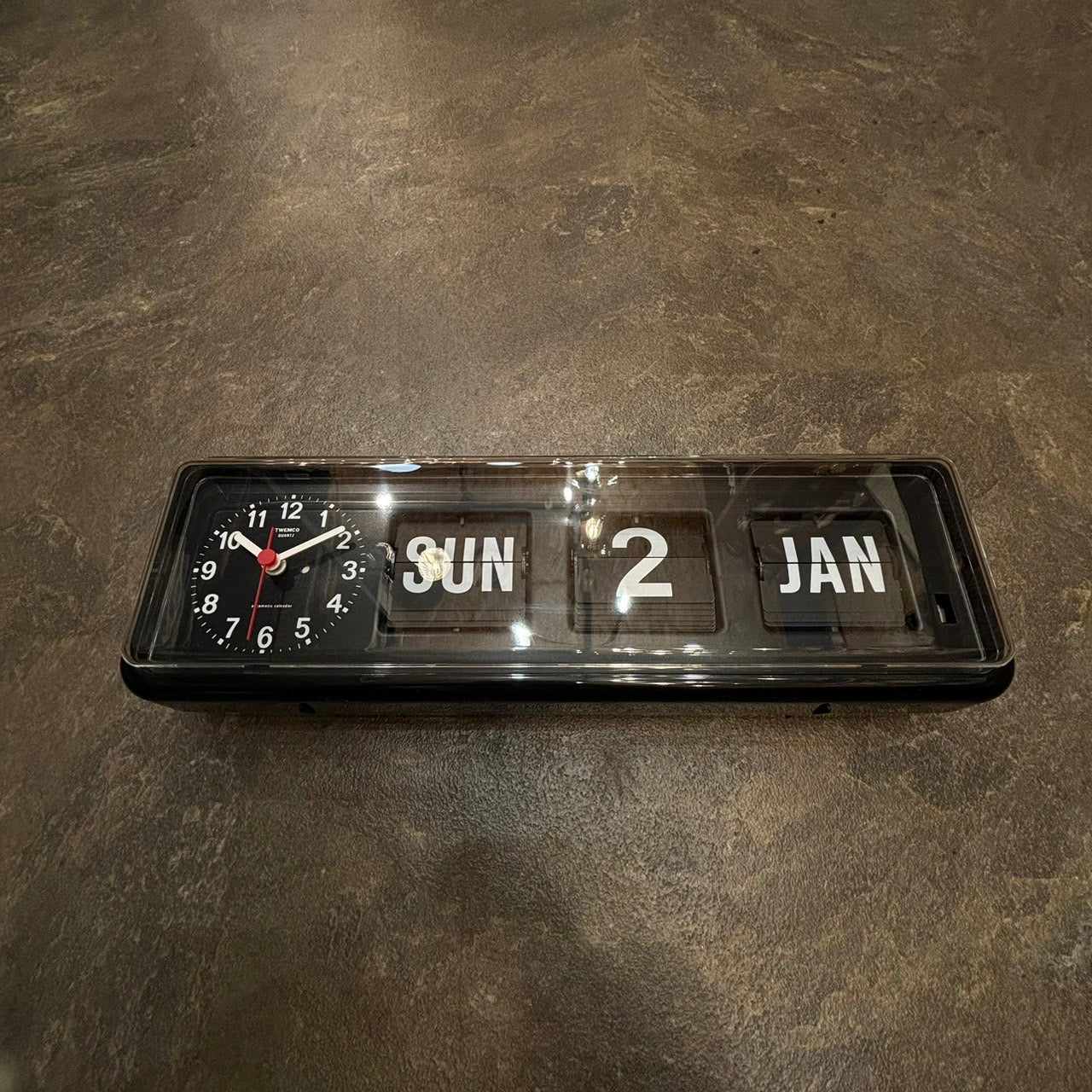 TWEMCO CALENDAR CLOCK