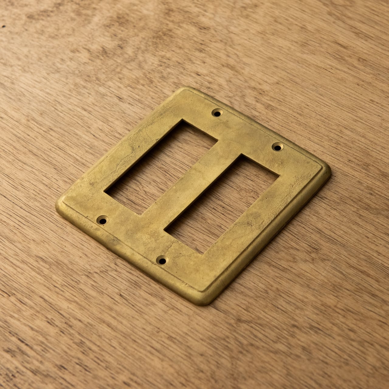 SWITCH PLATE
