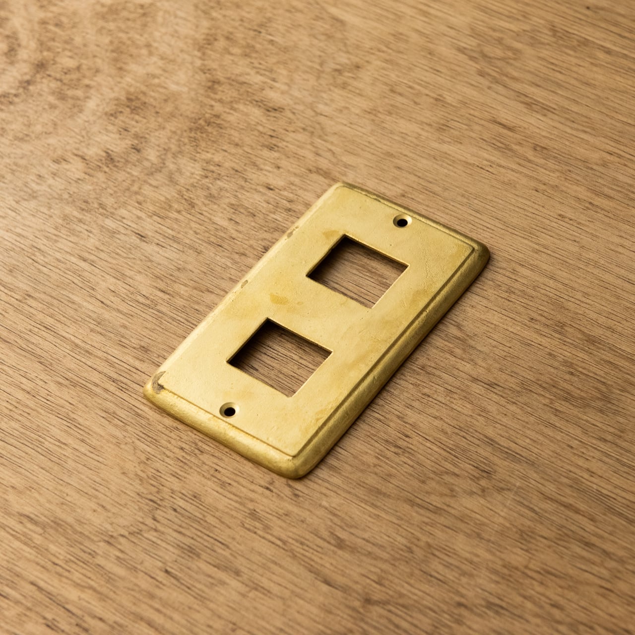 SWITCH PLATE