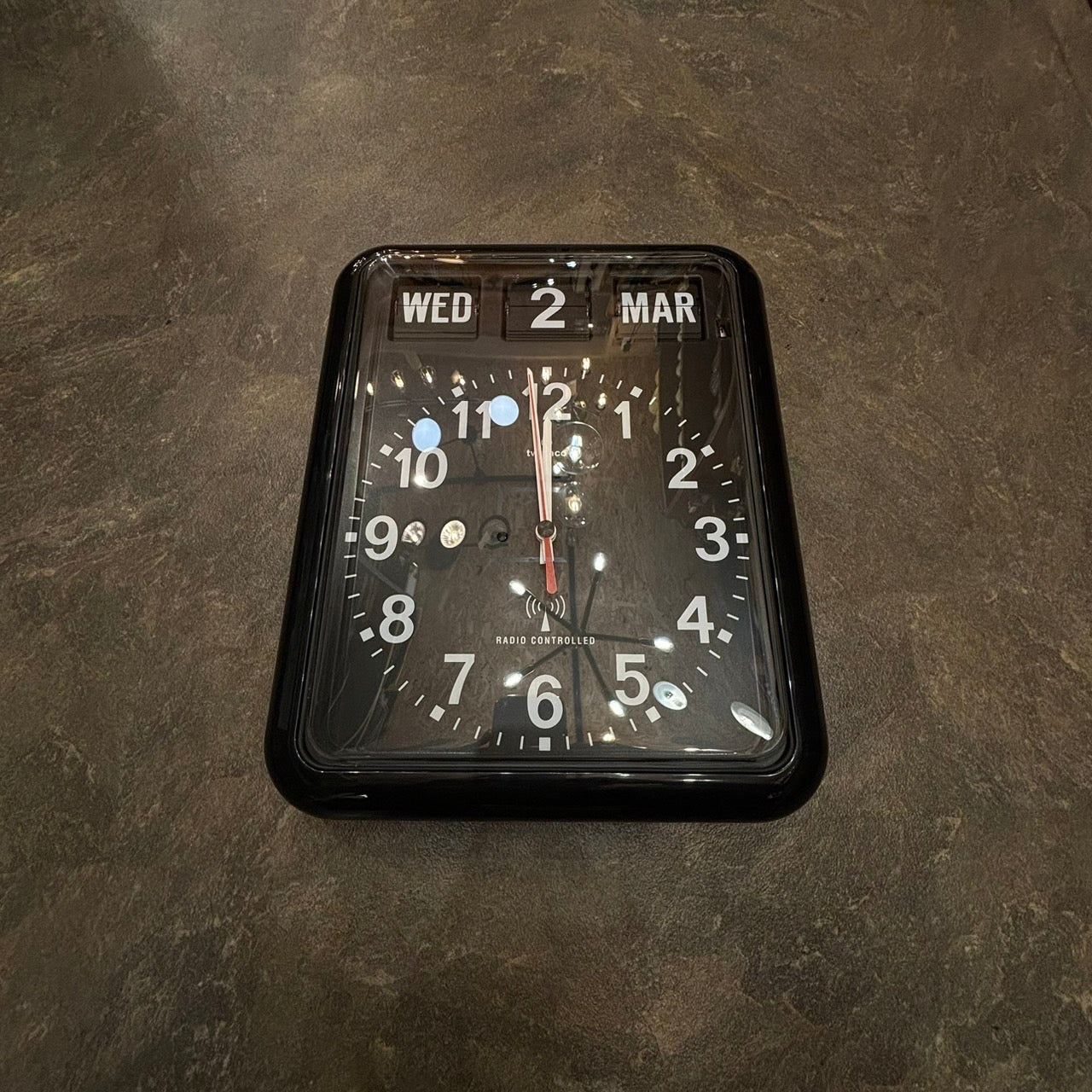 TWEMCO CALENDAR CLOCK