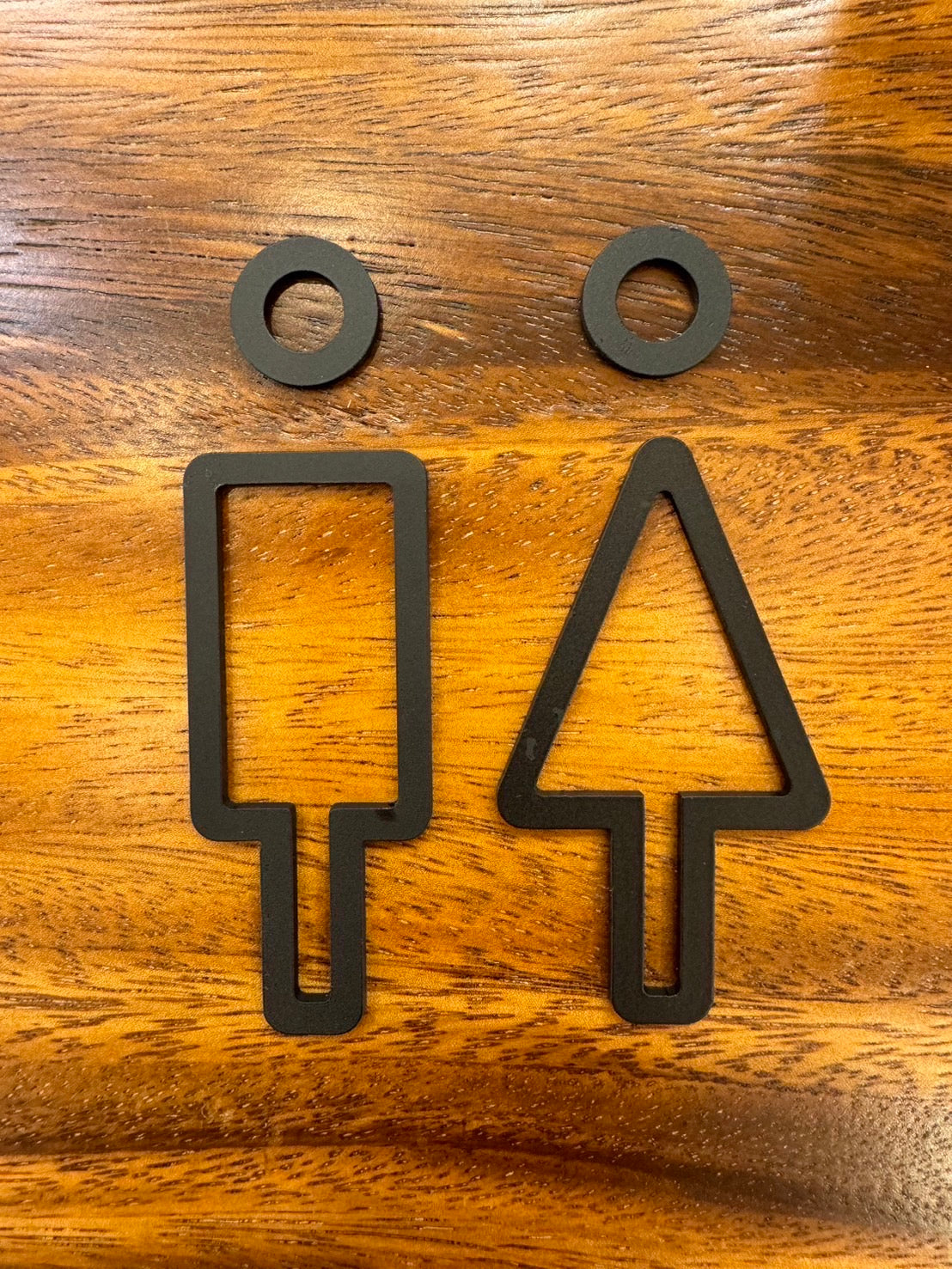 toilet line sign plate