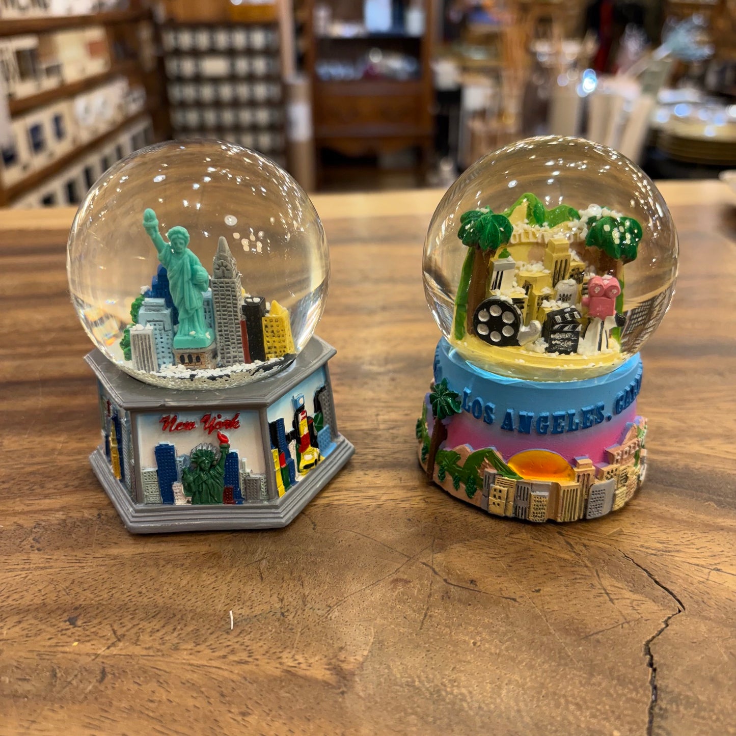 SOUVENIR SNOW GLOBE