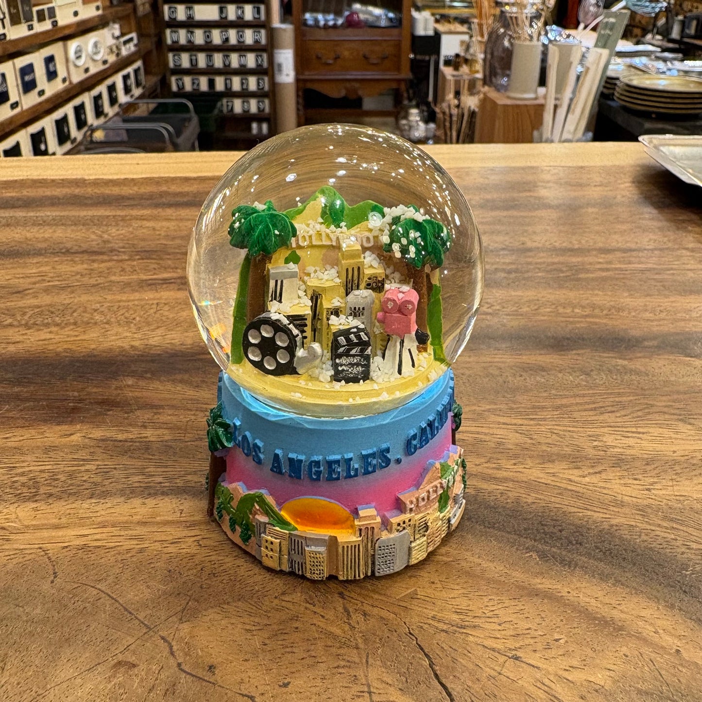 SOUVENIR SNOW GLOBE