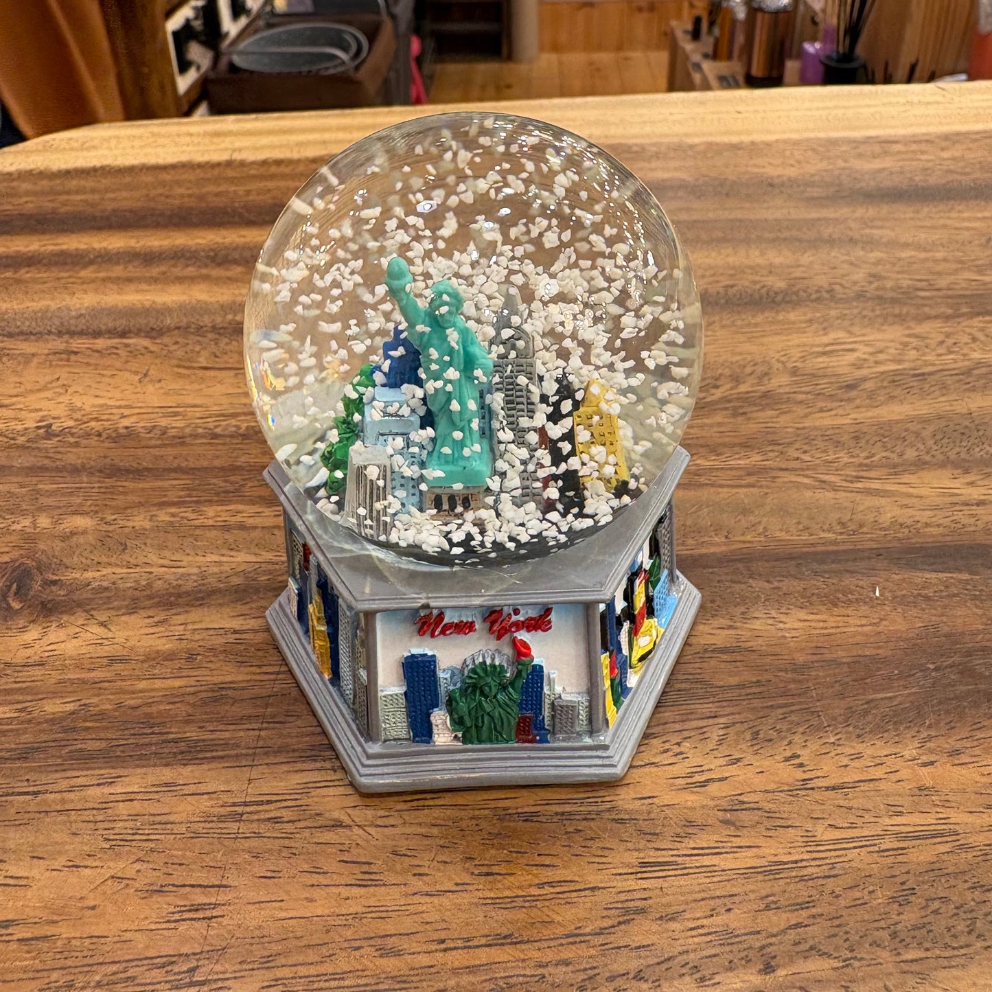 SOUVENIR SNOW GLOBE