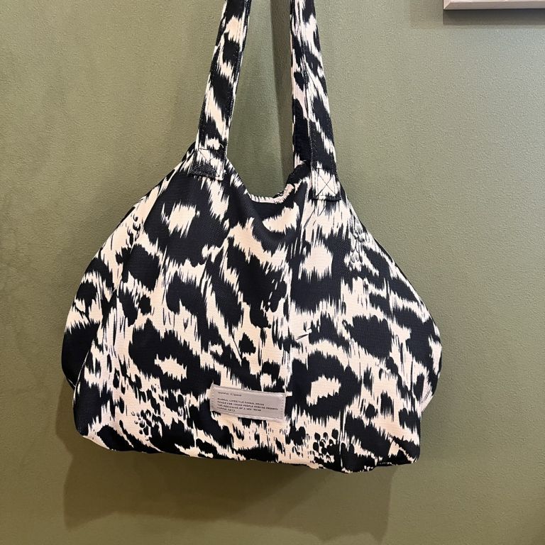 uid:d3102830-cbf1-49f5-93d6-00040cdac7e1